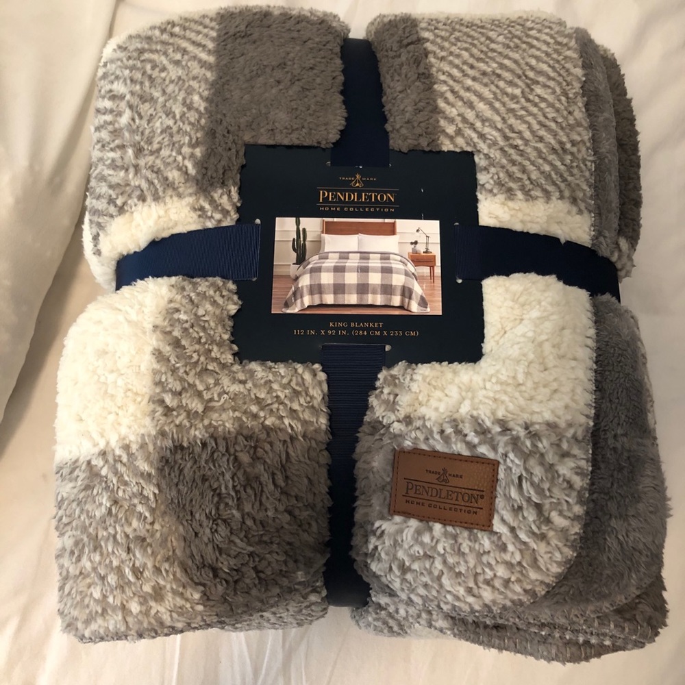 Pendleton King sherpa blanket